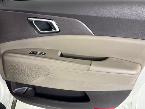 New 2026 Kia Carnival EX FWD image 16
