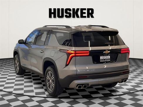 Used 2025 Chevrolet Traverse LT image 5
