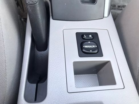 Used 2006 Toyota RAV4 Limited AWD/4WD image 23