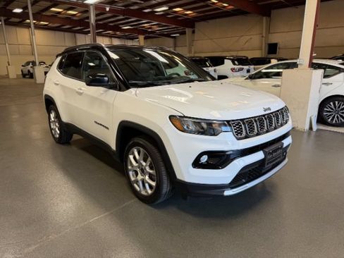 Used 2025 Jeep Compass Limited AWD/4WD image 6