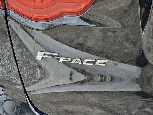 Used 2020 Jaguar F-PACE Premium image 11
