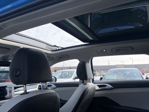 New 2025 Volkswagen Taos SE image 15