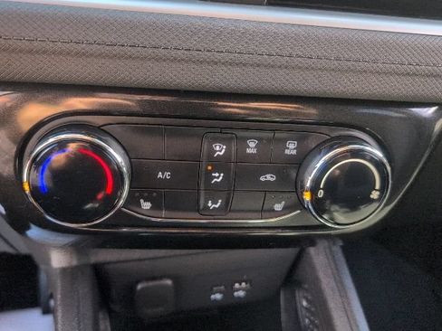 Used 2025 Chevrolet TrailBlazer LT w/ LT Cold Weather Package FWD image 31
