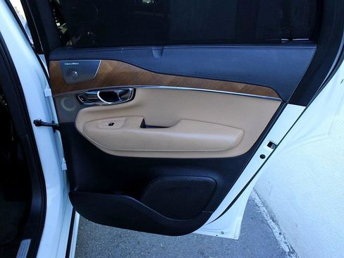 Used 2016 Volvo XC90 T6 image 11