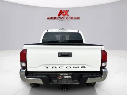 Used 2022 Toyota Tacoma SR5 RWD image 4