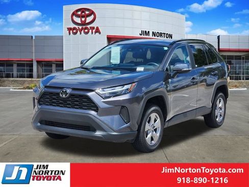 Used 2025 Toyota RAV4 XLE FWD image 3