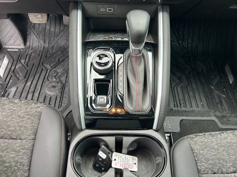 Used 2024 Chevrolet Colorado Z71 w/ Z71 Convenience Package 2 AWD/4WD image 28