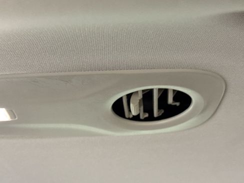 Used 2022 Chrysler Pacifica Touring-L FWD image 28
