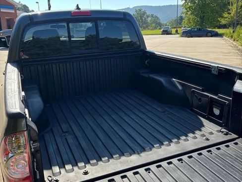 Used 2015 Toyota Tacoma 4x4 Double Cab w/ TRD Off-Road Package image 4