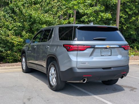 Used 2023 Chevrolet Traverse LS FWD image 5