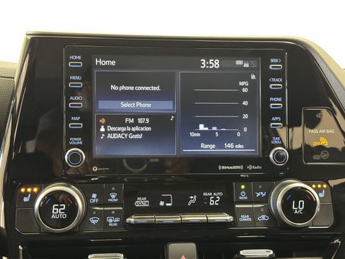 Used 2022 Toyota Highlander XLE AWD/4WD image 21