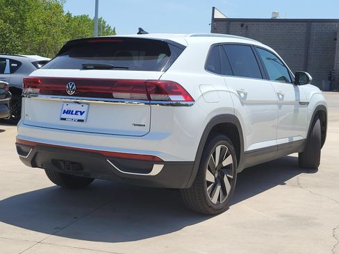 Used 2024 Volkswagen Atlas Cross Sport SE AWD/4WD image 4