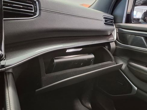 Used 2024 Jeep Wagoneer 2WD image 28