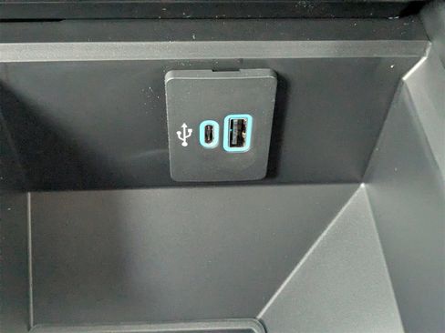 New 2025 Ford F250 Lariat w/ Black Appearance Package image 25