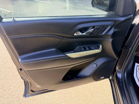 Used 2018 GMC Acadia Denali image 13