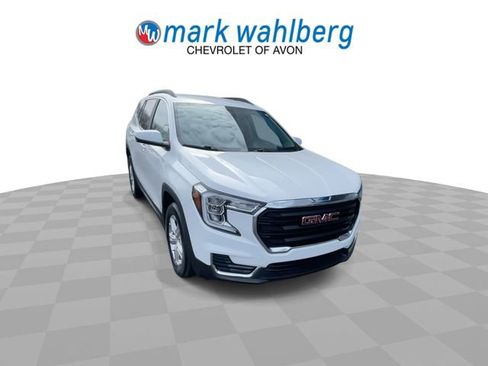 Certified 2024 GMC Terrain SLE w/ Driver Convenience Package image 2