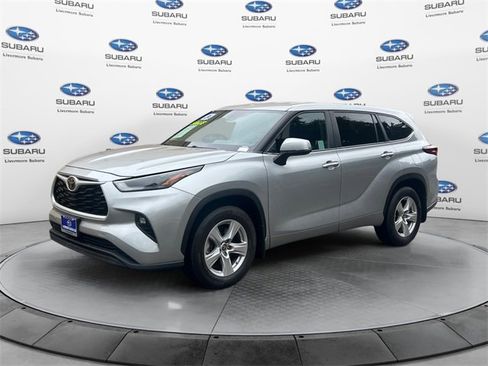 Used 2024 Toyota Highlander LE image 8