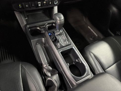 Used 2018 Toyota Tacoma TRD Sport image 29