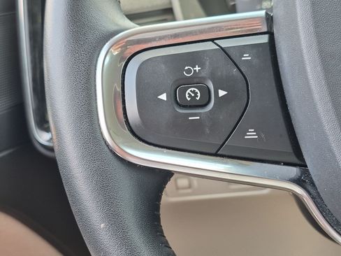 Used 2019 Volvo XC40 T4 Momentum FWD image 19