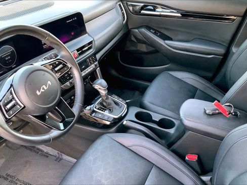 Used 2024 Kia Seltos EX FWD image 15