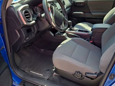 Used 2017 Toyota Tacoma SR5 w/ Exterior Package AWD/4WD image 8