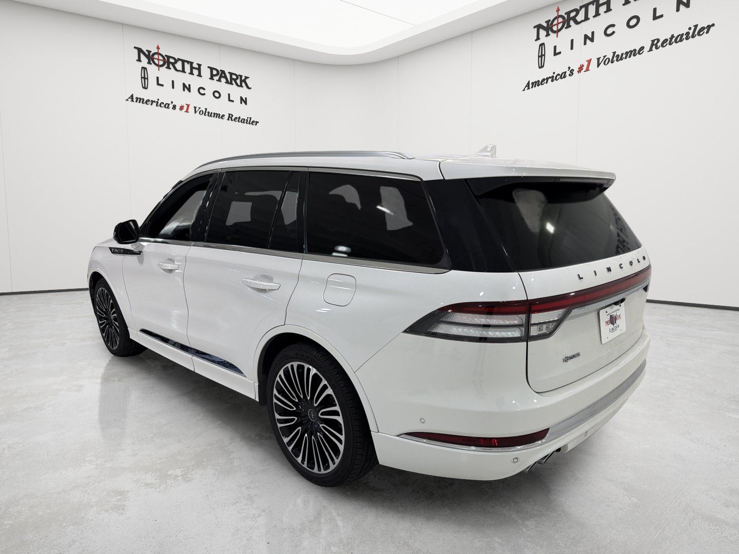 Used 2023 Lincoln Aviator Black Label w/ Dynamic Handling Package AWD/4WD image 3