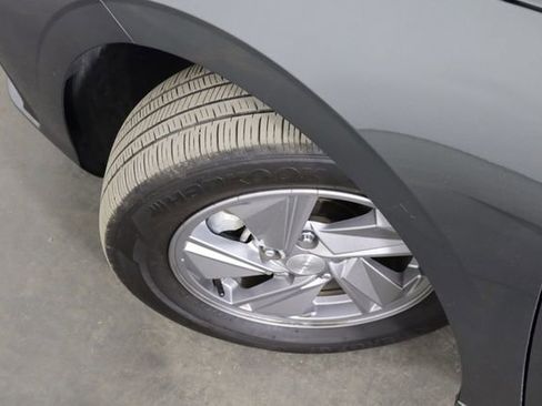 Used 2025 Hyundai Elantra SE FWD image 33