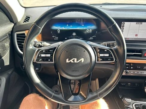 Used 2024 Kia Seltos EX FWD image 19