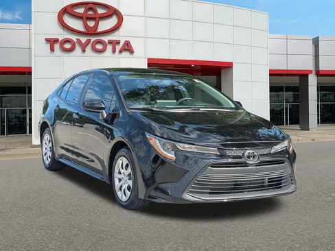 Certified 2025 Toyota Corolla LE FWD image 1