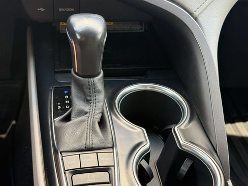Used 2020 Toyota Camry XLE FWD image 18