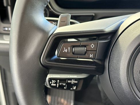Certified 2025 Porsche Cayenne AWD/4WD image 29
