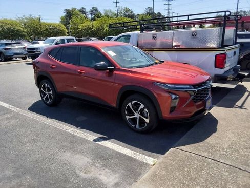 Certified 2024 Chevrolet Trax RS FWD image 2