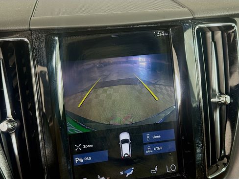 Used 2020 Volvo XC60 T6 Momentum image 19