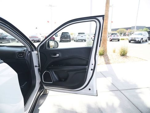 Used 2021 Jeep Compass Latitude AWD/4WD image 10