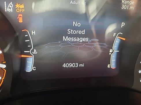Used 2025 Jeep Compass Latitude w/ Sun & Sound Group AWD/4WD image 3