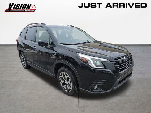 Used 2023 Subaru Forester Premium image 3
