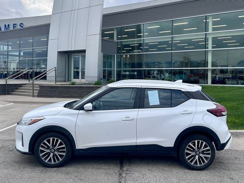 Used 2021 Nissan Kicks SV FWD image 3