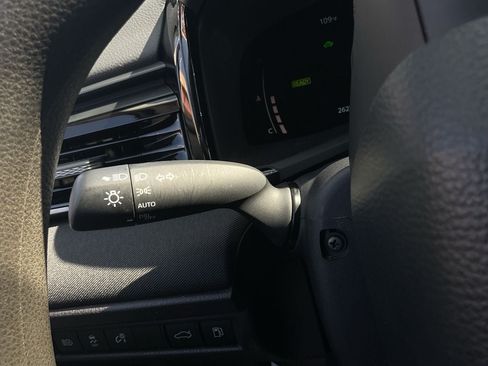 Used 2025 Toyota Camry LE FWD image 39