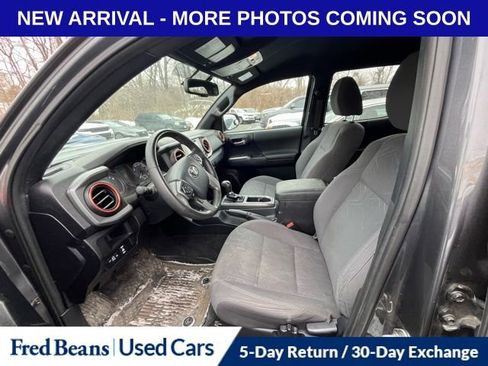 Used 2016 Toyota Tacoma TRD Sport w/ Towing Package image 7