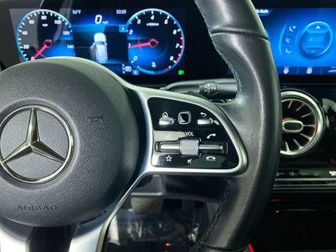 Used 2021 Mercedes-Benz GLB 250 4MATIC image 13