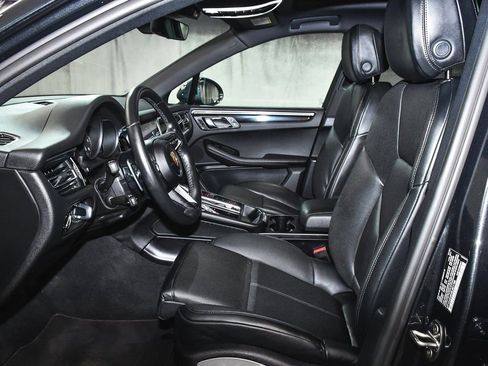 Used 2024 Porsche Macan image 47