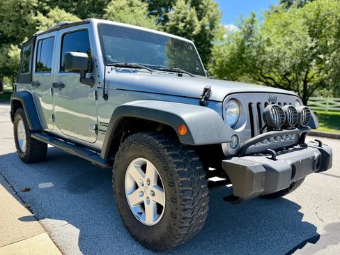 Used 2014 Jeep Wrangler Unlimited Sport w/ Quick Order Package 23S AWD/4WD image 1