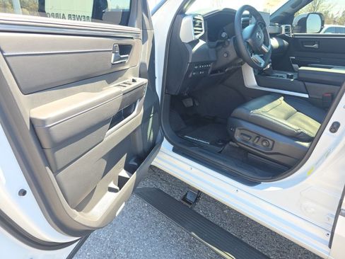 Certified 2025 Toyota Sequoia Platinum AWD/4WD image 11