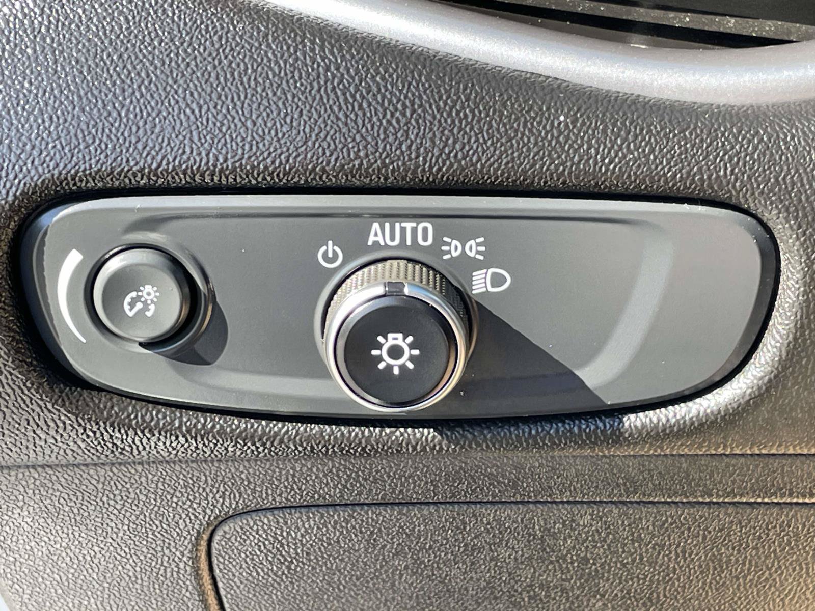 Used 2025 Chevrolet Malibu LT FWD image 17