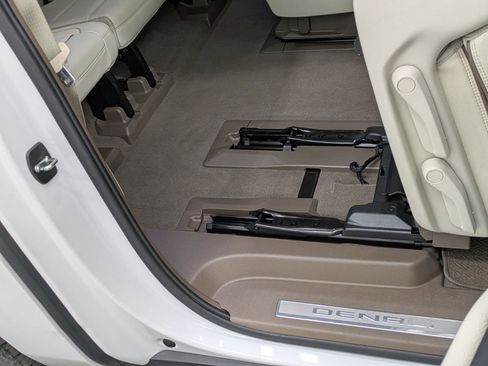 Used 2022 GMC Yukon XL Denali image 29