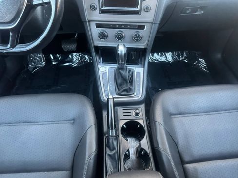 Used 2015 Volkswagen Golf TDI S image 24