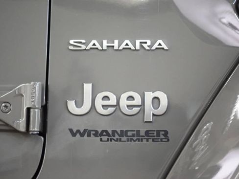 Used 2021 Jeep Wrangler Unlimited Sahara w/ Safety Group AWD/4WD image 16