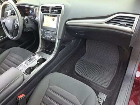 Used 2017 Ford Fusion SE w/ Fusion SE Technology Package FWD image 17