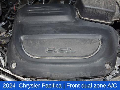 Used 2024 Chrysler Pacifica Touring-L image 7