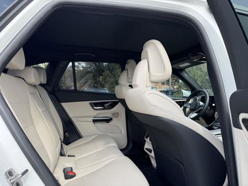 Certified 2025 Mercedes-Benz GLC 300 image 28